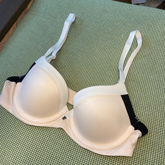 NEW W/O TAGS Victoria’s Secret 32B Lined Demi bra, light pink - Picture 2 of 4